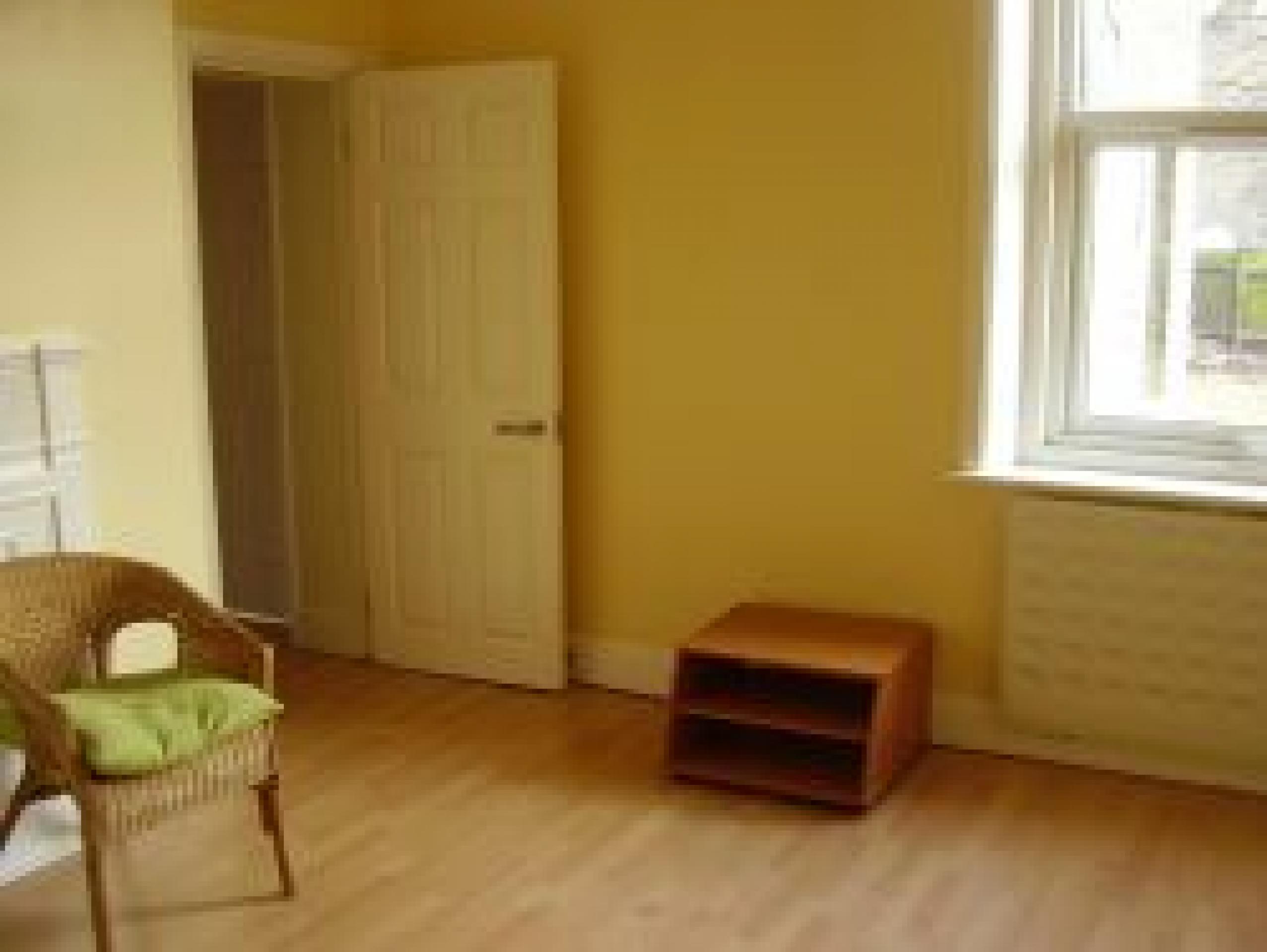 			GREAT VALUE FOR MONEY!, Studio Apartment, 1 bath, 1 reception Flat			 Brondesbury Road, QUEENS PARK NW6 NW6
